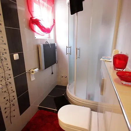 Apartment Vanesa 2 *