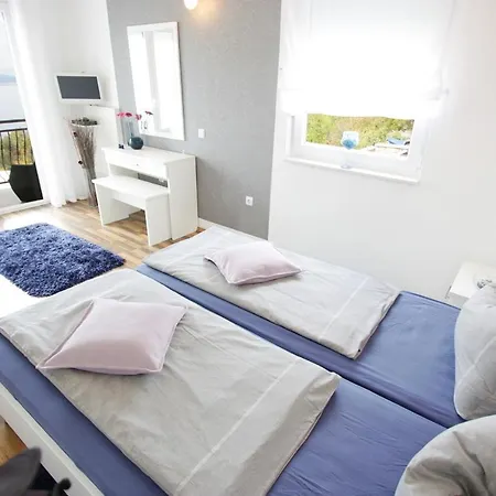 Vanesa 2 Apartment