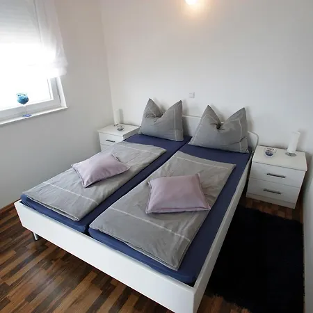 Vanesa 2 Apartment *