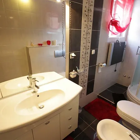 Vanesa 2 Apartment